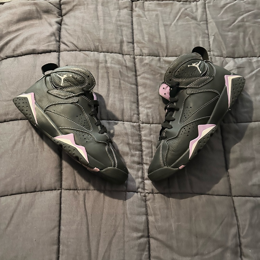Air Jordan 7 Retro Barely Grape size 5.5y